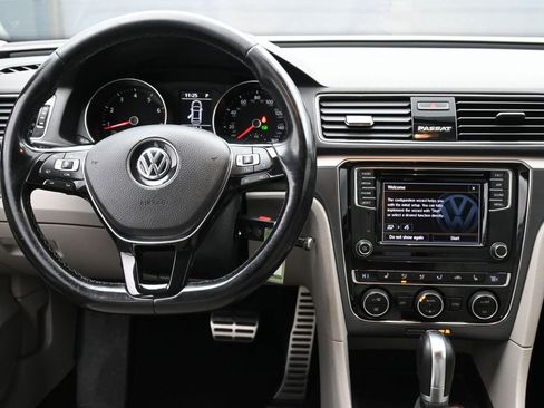 Used 2018 Volkswagen Passat 2.0T R-Line image 11