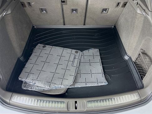 Certified 2025 Porsche Macan image 24