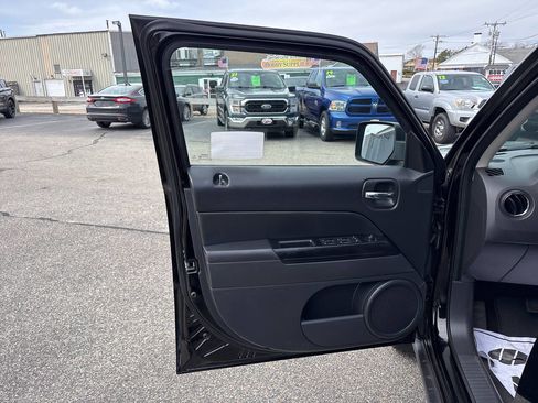 Used 2017 Jeep Patriot High Altitude image 18