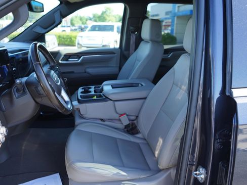 Used 2024 GMC Sierra 1500 SLT w/ X31 Off-Road Package AWD/4WD image 9