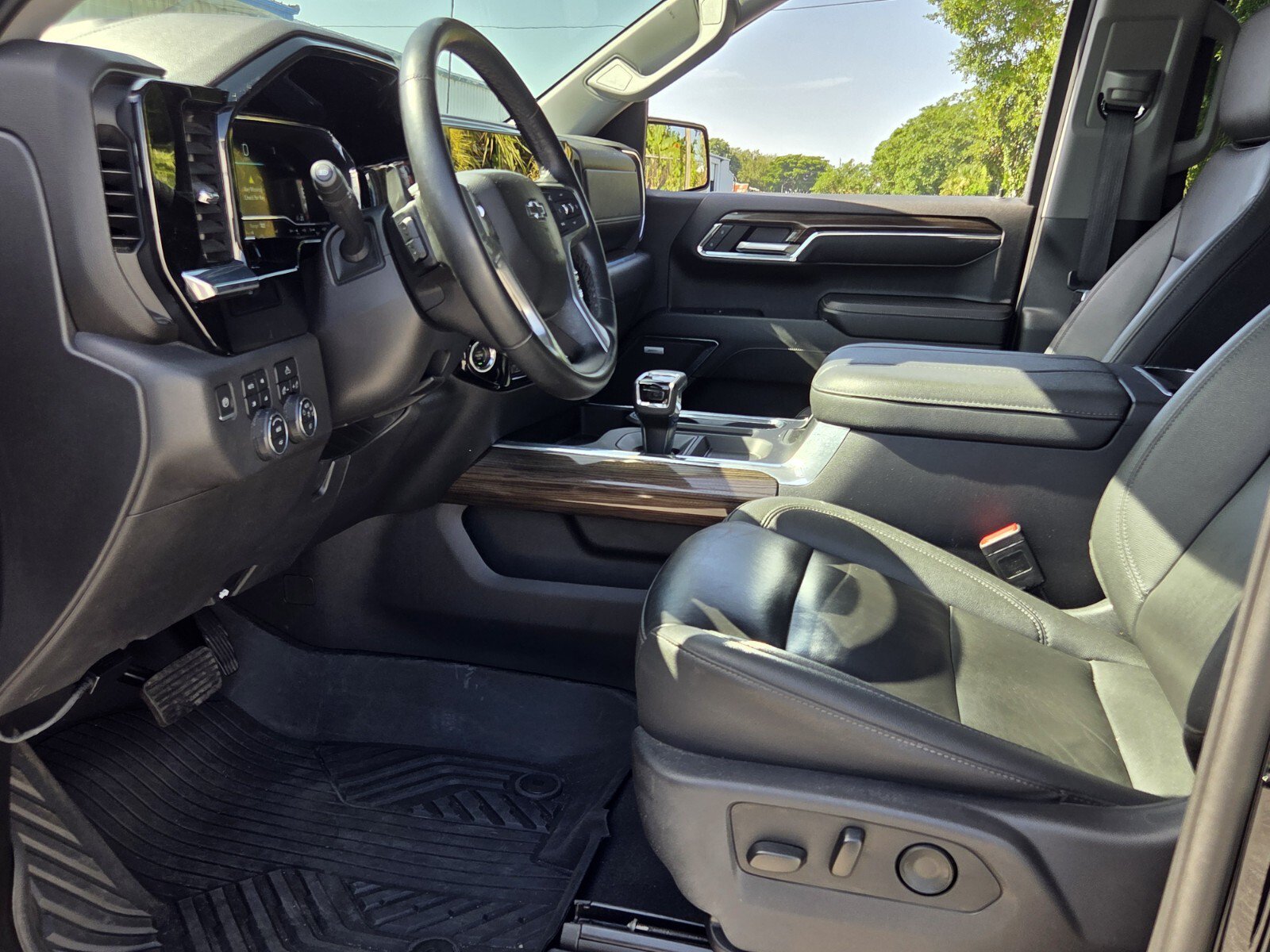 Used 2023 Chevrolet Silverado 1500 RST AWD/4WD image 9
