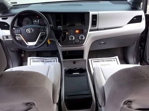 Used 2015 Toyota Sienna LE FWD image 9
