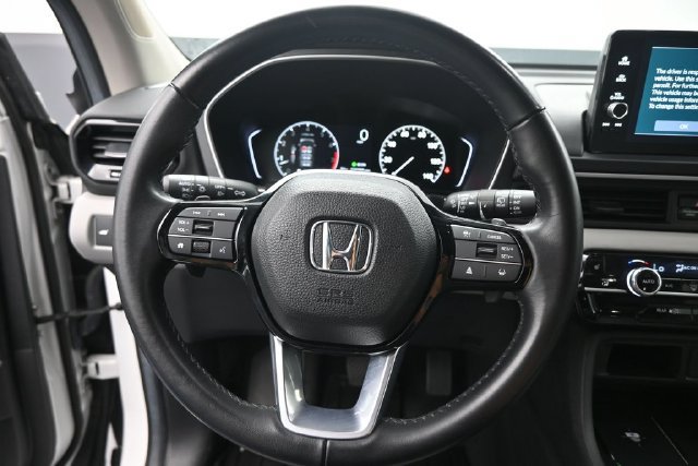 Used 2025 Honda Pilot EX-L image 6