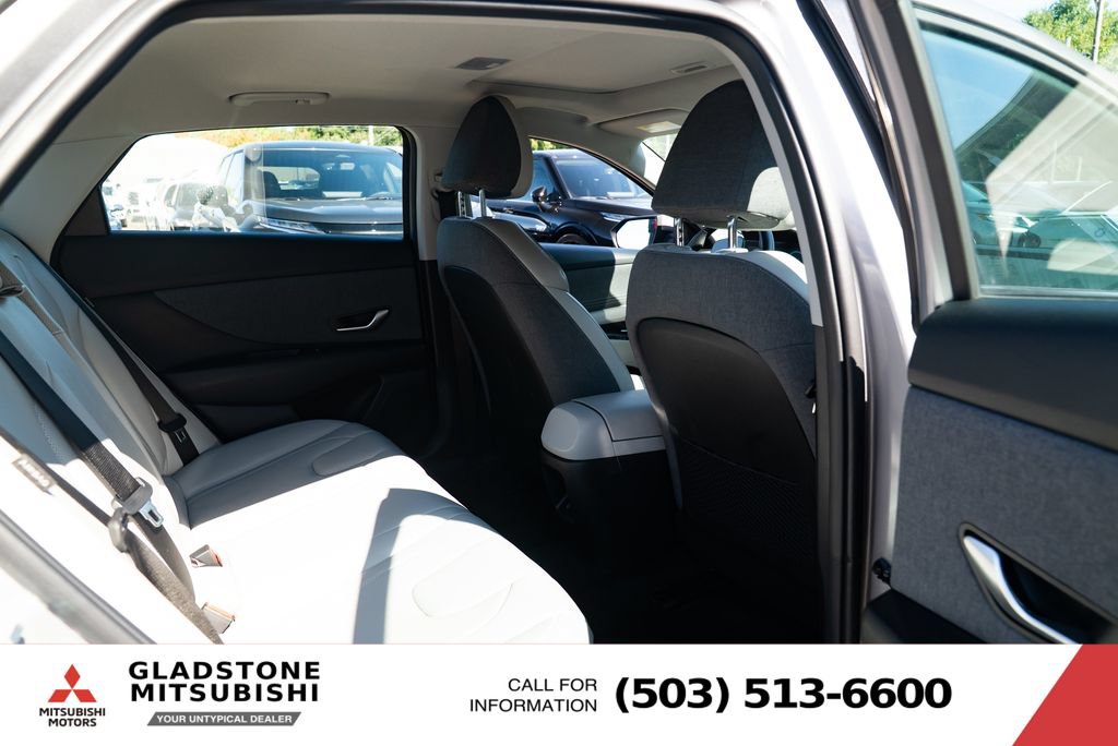 Used 2025 Hyundai Elantra Limited FWD image 21