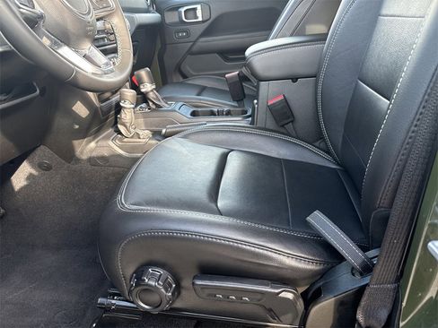 Used 2022 Jeep Gladiator Overland w/ Popular Equipment Package image 9