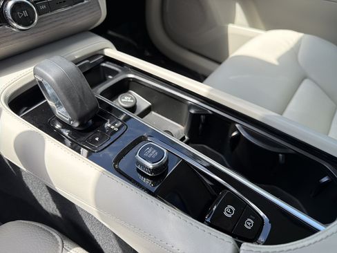 Certified 2025 Volvo XC90 B6 Plus AWD/4WD image 26