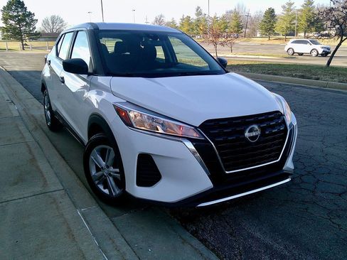 Used 2022 Nissan Kicks S image 4