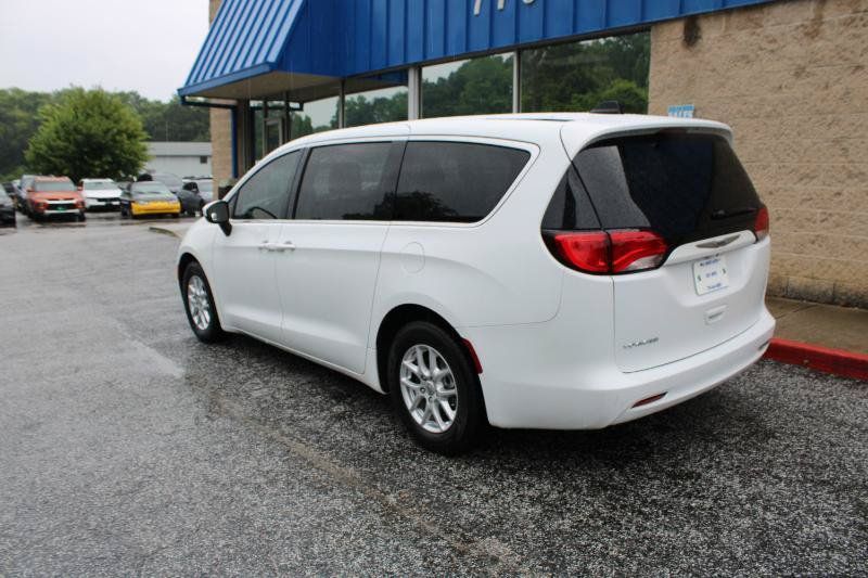 Used 2021 Chrysler Voyager LX FWD image 4