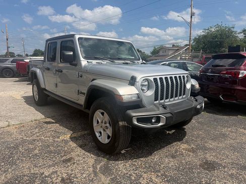 Used 2023 Jeep Gladiator Sport AWD/4WD image 3