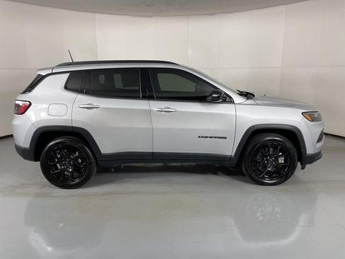 New 2026 Jeep Compass Latitude w/ Sun and Sound Group AWD/4WD image 9