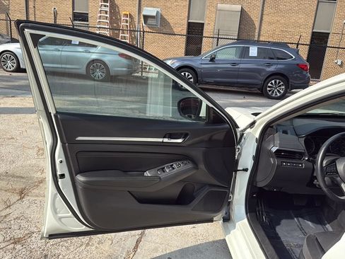 Used 2019 Nissan Altima 2.5 SV FWD image 15