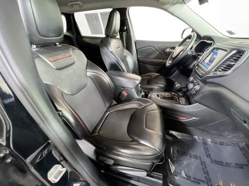 Used 2022 Jeep Cherokee Trailhawk AWD/4WD image 26