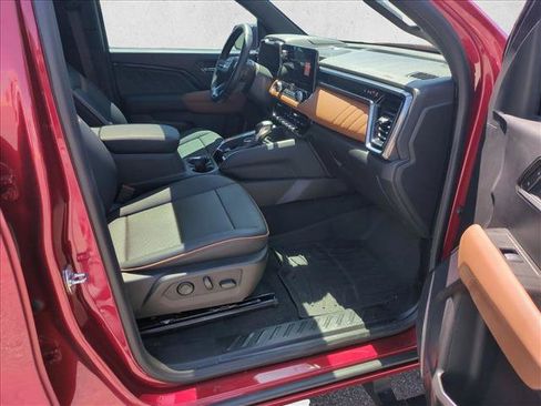 Used 2025 GMC Canyon AT4 w/ Technology Plus Package AWD/4WD image 22
