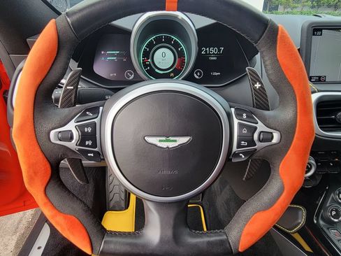 Used 2023 Aston Martin V8 Vantage Coupe RWD image 20