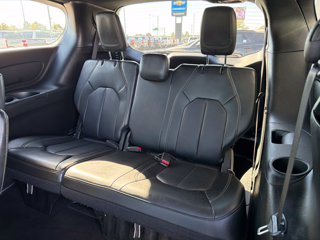 Used 2025 Chrysler Pacifica Select FWD image 16