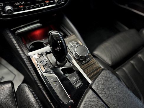 Used 2018 BMW 530e RWD image 15