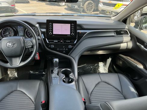 Used 2022 Toyota Camry SE w/ Carpet Mat Package (TMS) image 16