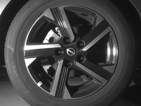 Used 2025 Nissan Sentra SV FWD image 18