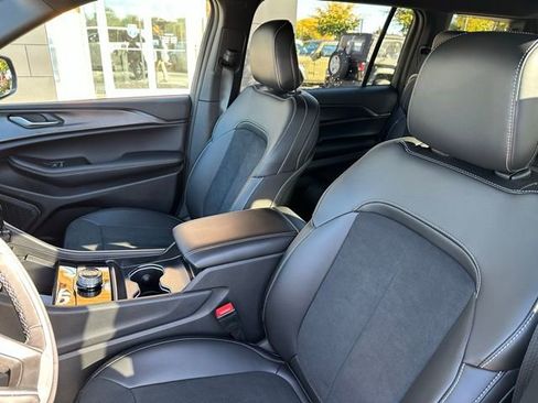 New 2025 Jeep Grand Cherokee L Laredo image 26