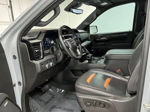 Used 2025 GMC Sierra 1500 AT4 w/ Technology Package AWD/4WD image 19