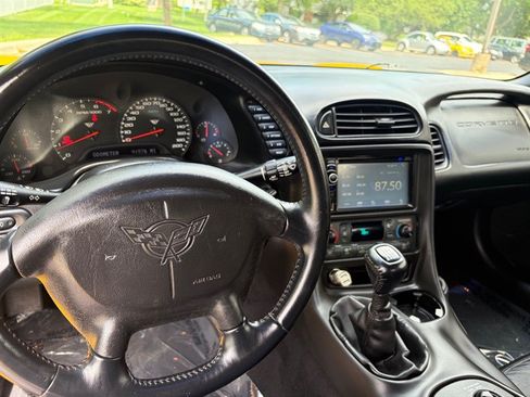 Used 2004 Chevrolet Corvette Convertible w/ Preferred Equipment Group RWD image 31