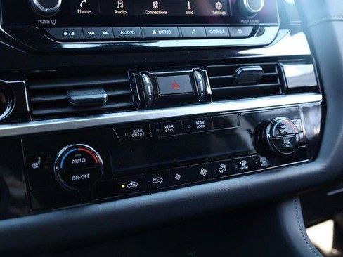 Certified 2025 Nissan Pathfinder SV FWD image 15