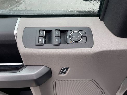 Used 2016 Ford F150 XLT image 13