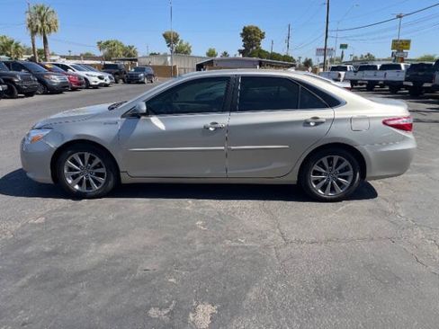 Used 2017 Toyota Camry XLE w/ Moonroof Package FWD image 6