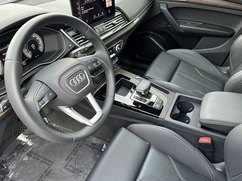 Used 2024 Audi Q5 e Premium image 10