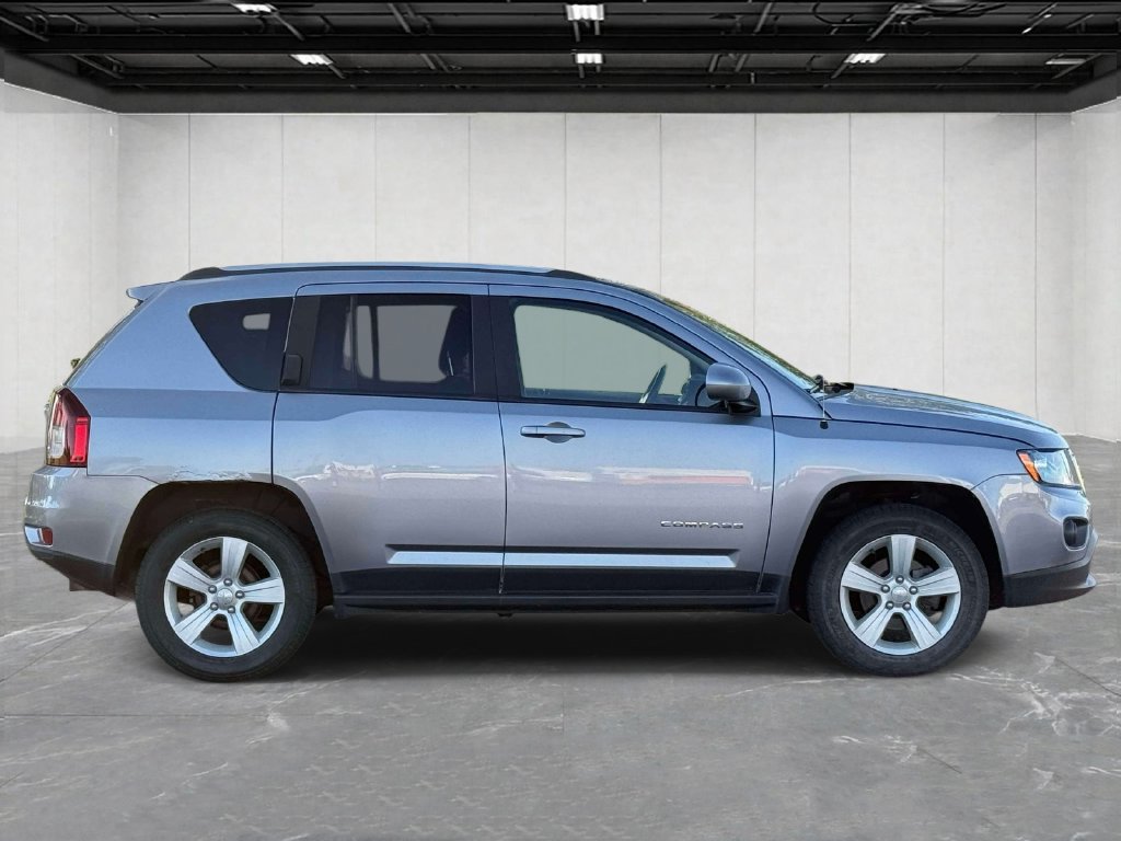 Used 2017 Jeep Compass Latitude AWD/4WD image 4