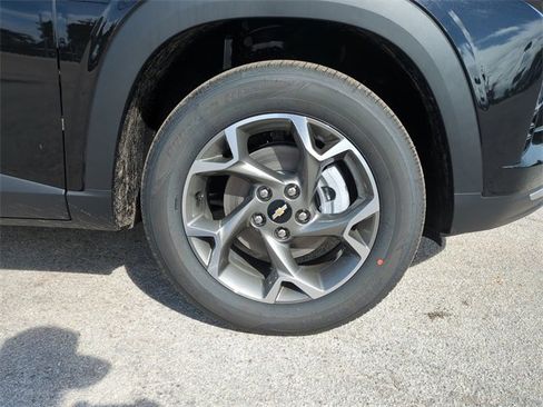 New 2026 Chevrolet Trax LT w/ Driver Confidence Package image 11