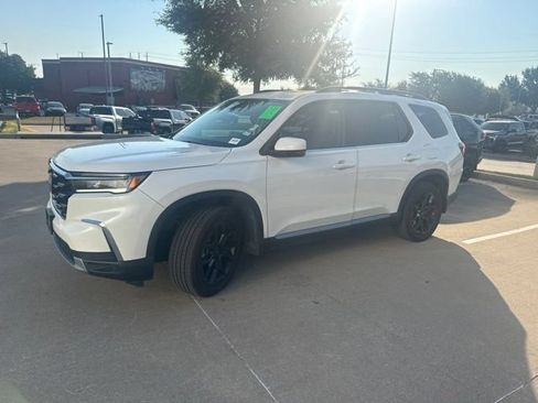 Used 2025 Honda Pilot Touring image 7