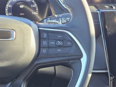 New 2025 Jeep Grand Cherokee Laredo image 11