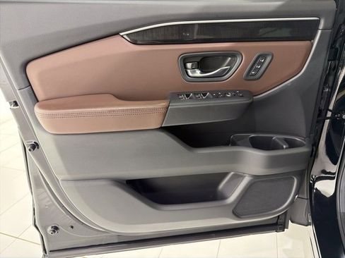 Used 2025 Honda Pilot Elite image 10