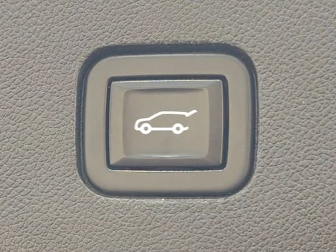 Used 2022 Cadillac XT6 Premium Luxury w/ LPO, Floor Liner Package AWD/4WD image 40
