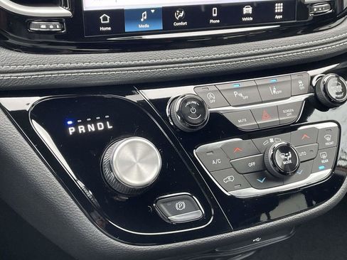 New 2026 Chrysler Pacifica Select FWD image 42