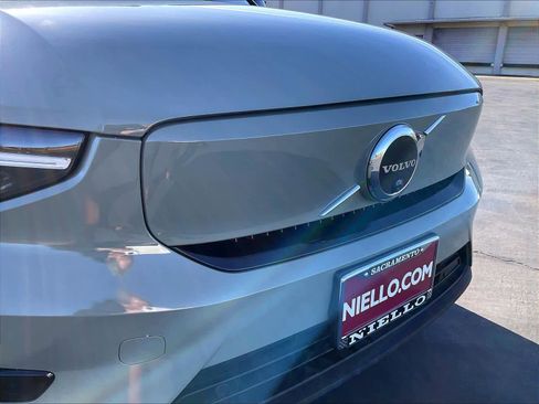 Used 2023 Volvo XC40 Recharge Ultimate image 33
