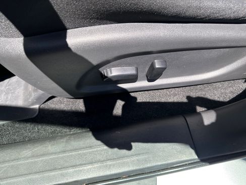 Used 2018 Nissan Pathfinder SV FWD image 19