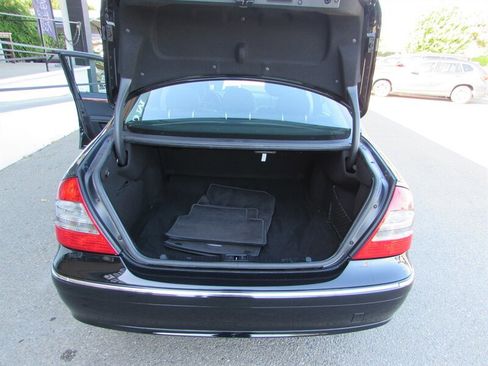 Used 2009 Mercedes-Benz E 350 4MATIC Sedan image 19