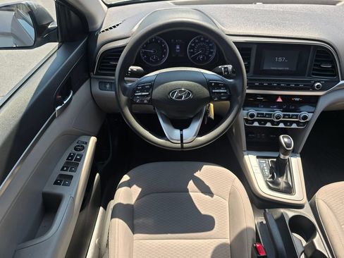 Used 2020 Hyundai Elantra SE FWD image 17
