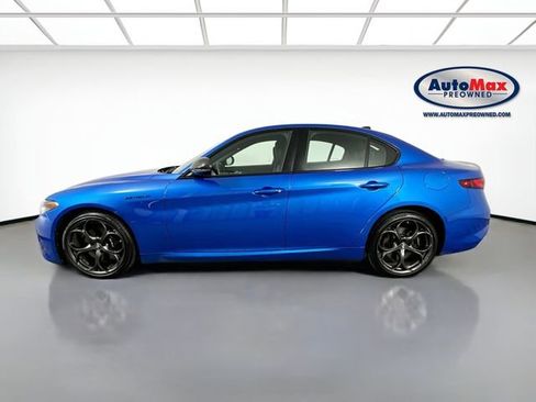 Used 2023 Alfa Romeo Giulia Estrema AWD/4WD image 9