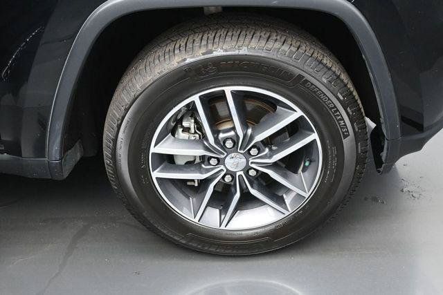Used 2017 Jeep Grand Cherokee Limited AWD/4WD image 40