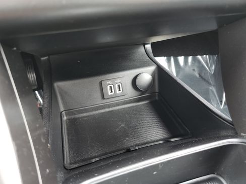 Used 2020 Ford Fusion SE FWD image 9