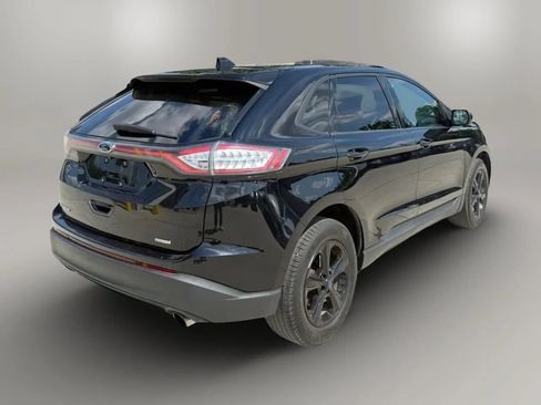 Used 2018 Ford Edge SE FWD image 8