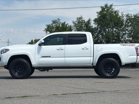 Used 2021 Toyota Tacoma TRD Sport w/ Technology Package AWD/4WD image 5