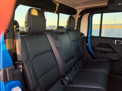 New 2025 Jeep Gladiator Sport image 21