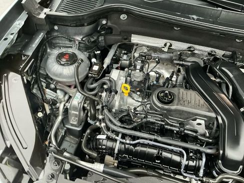 Used 2024 Volkswagen Taos SE image 18