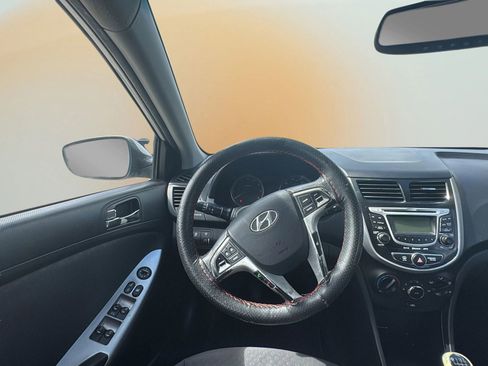 Used 2013 Hyundai Accent SE FWD image 15