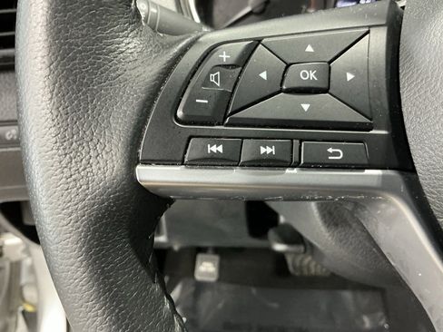 Used 2020 Nissan Rogue SV image 10