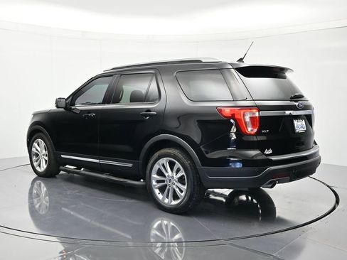 Used 2018 Ford Explorer XLT w/ Equipment Group 202A FWD image 7